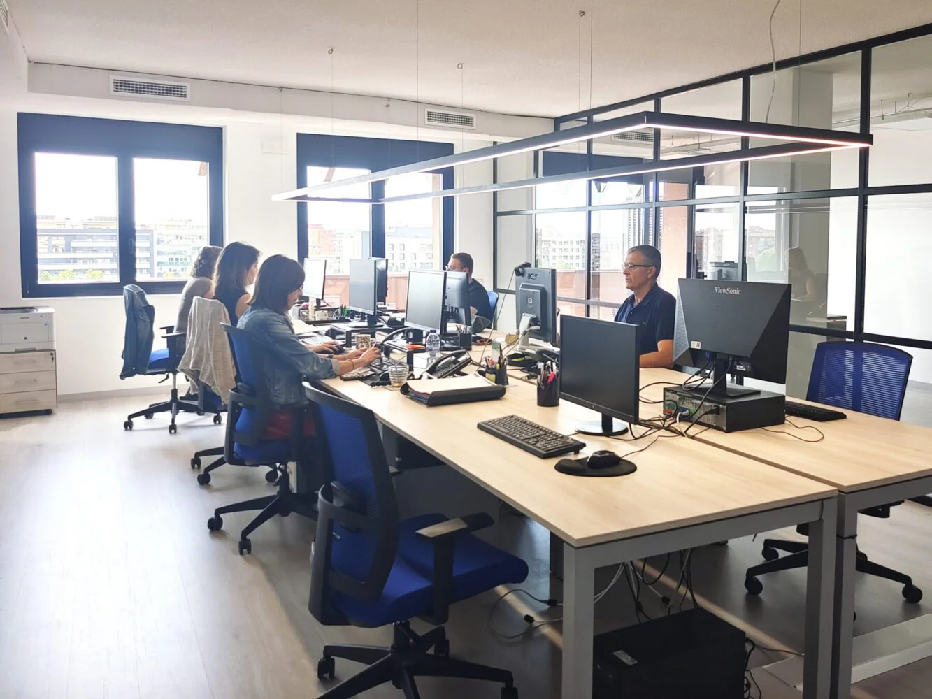 Espacio de trabajo publicado por Edorteam en su página de empresa