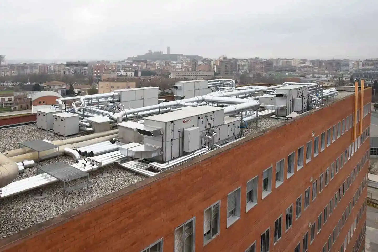 Instalación de climatización mostrada en la web oficial de Saufer.