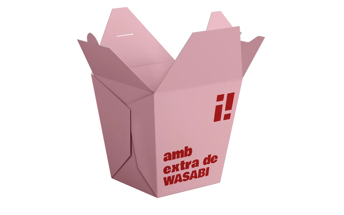 Identidad gráfica de KARAi en una caja takeaway rosa