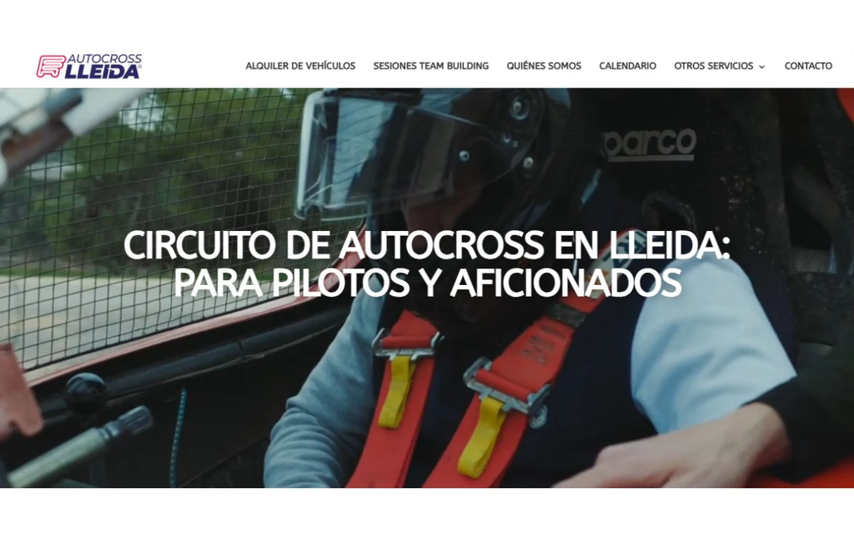 Web del Circuit Els Torms con un piloto en un vehículo de autocross