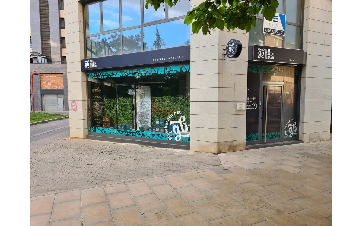 Fachada y escaparate de la tienda GB Lleida